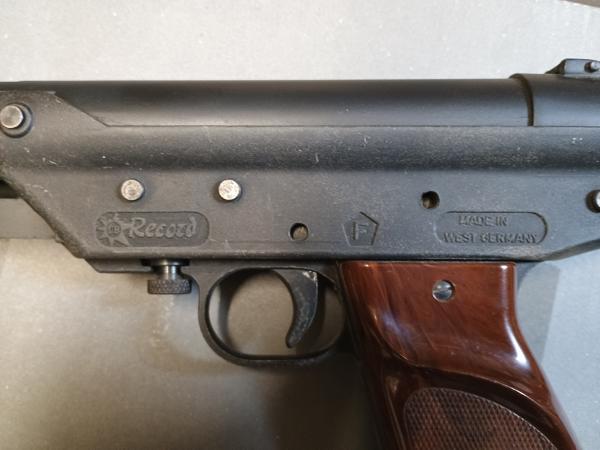 Luchtdrukpistool Record model 68, cal 4,5mm i.z.g.st.